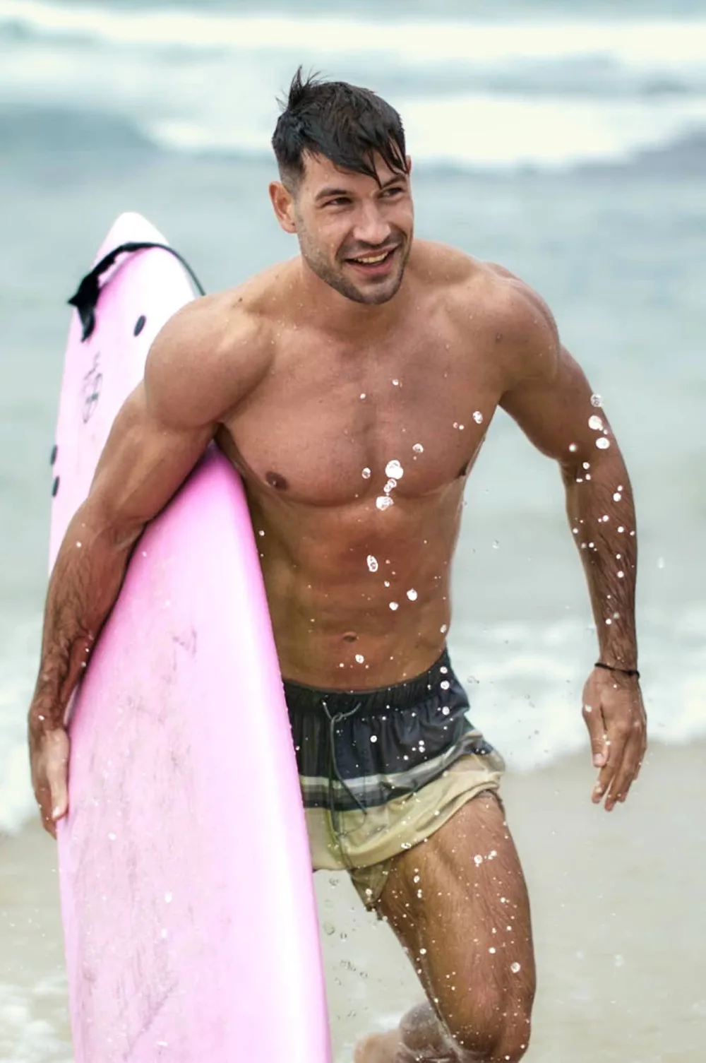 Man surfing, a lifestyle dating profile photo by Eli Samuel